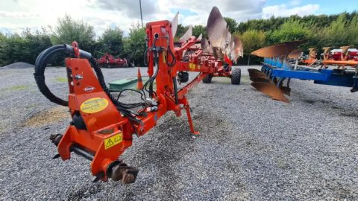 KUHN MANAGER 6/7 FURROW PLOUGH - Image 1