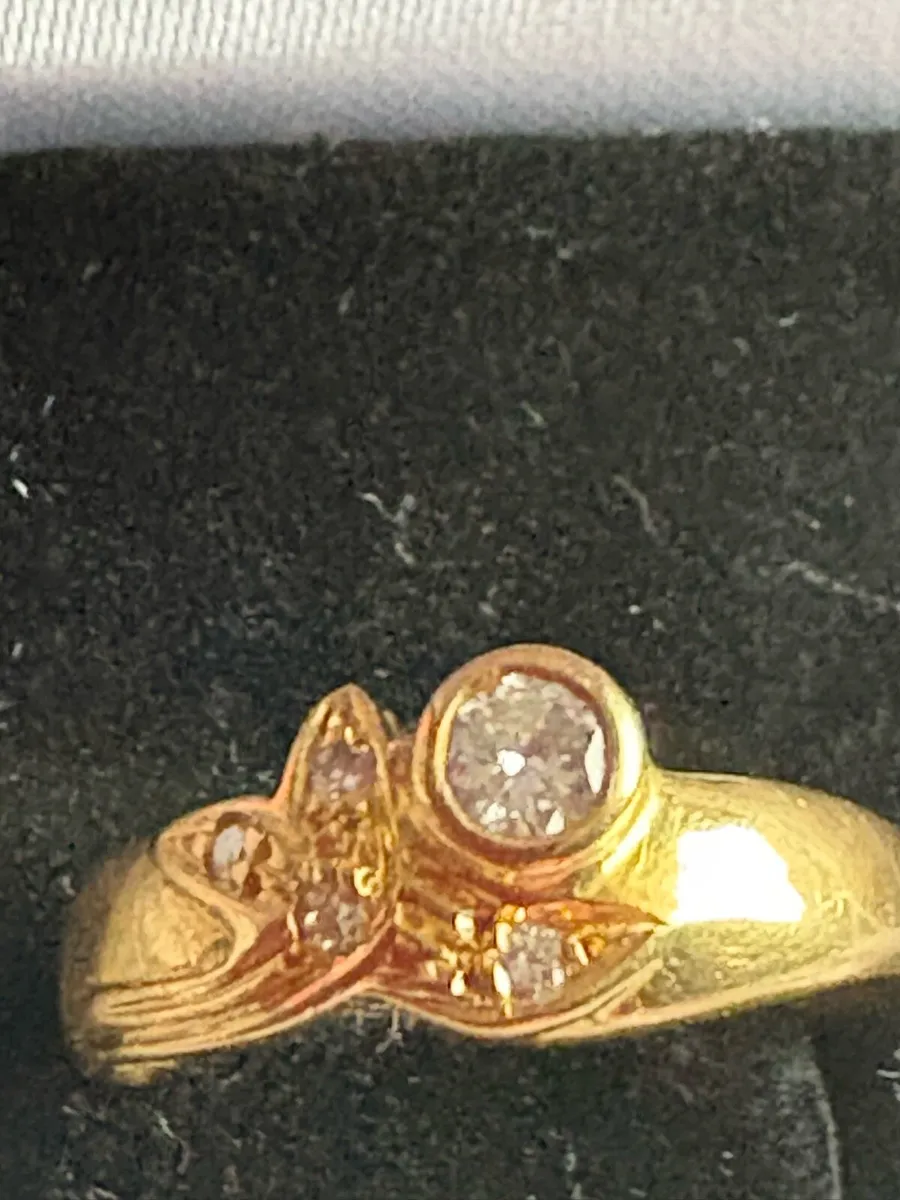 9ct gold ring with diamond stone - Image 1