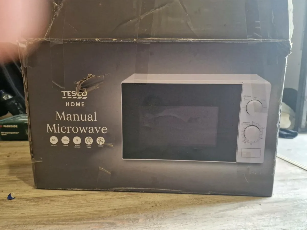 MICROWAVE 700w - Image 1