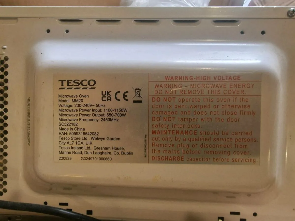 MICROWAVE 700w - Image 2