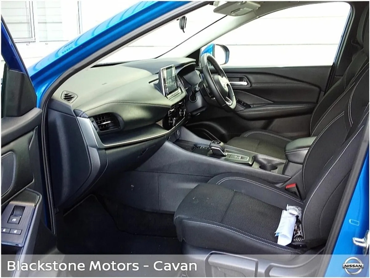 Nissan Qashqai 1.3 PET MILD HYBRID SV CVT - Image 4