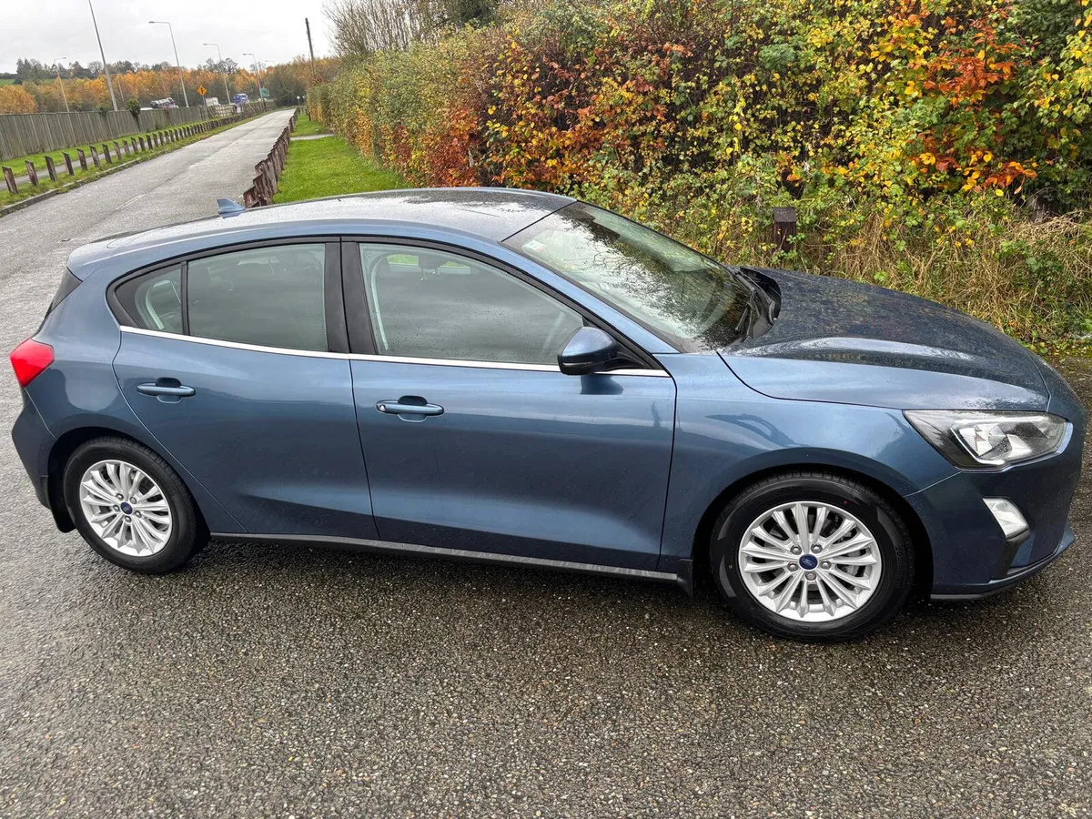 Ford Focus 2021 - Image 2