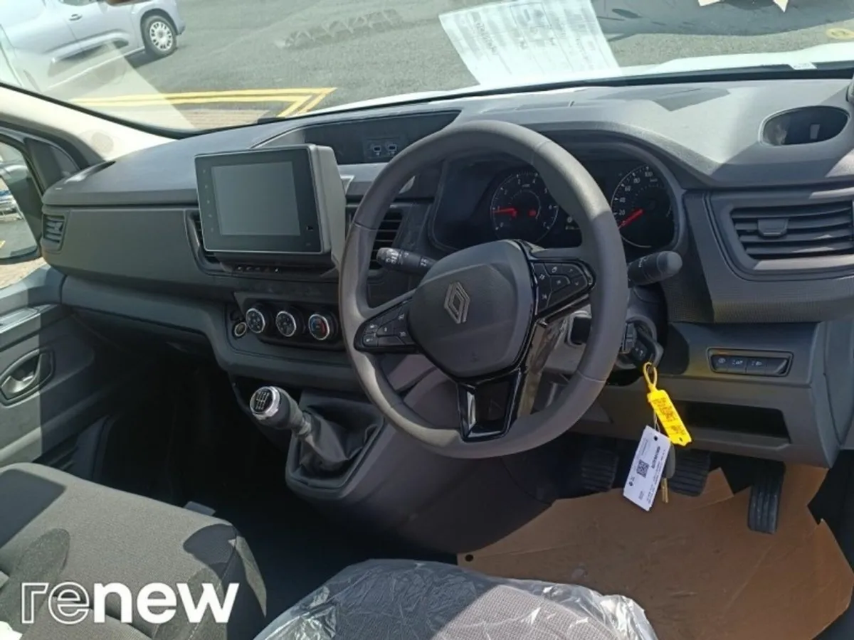Renault Trafic LL30 Blue DCI 130 Busin - Image 2
