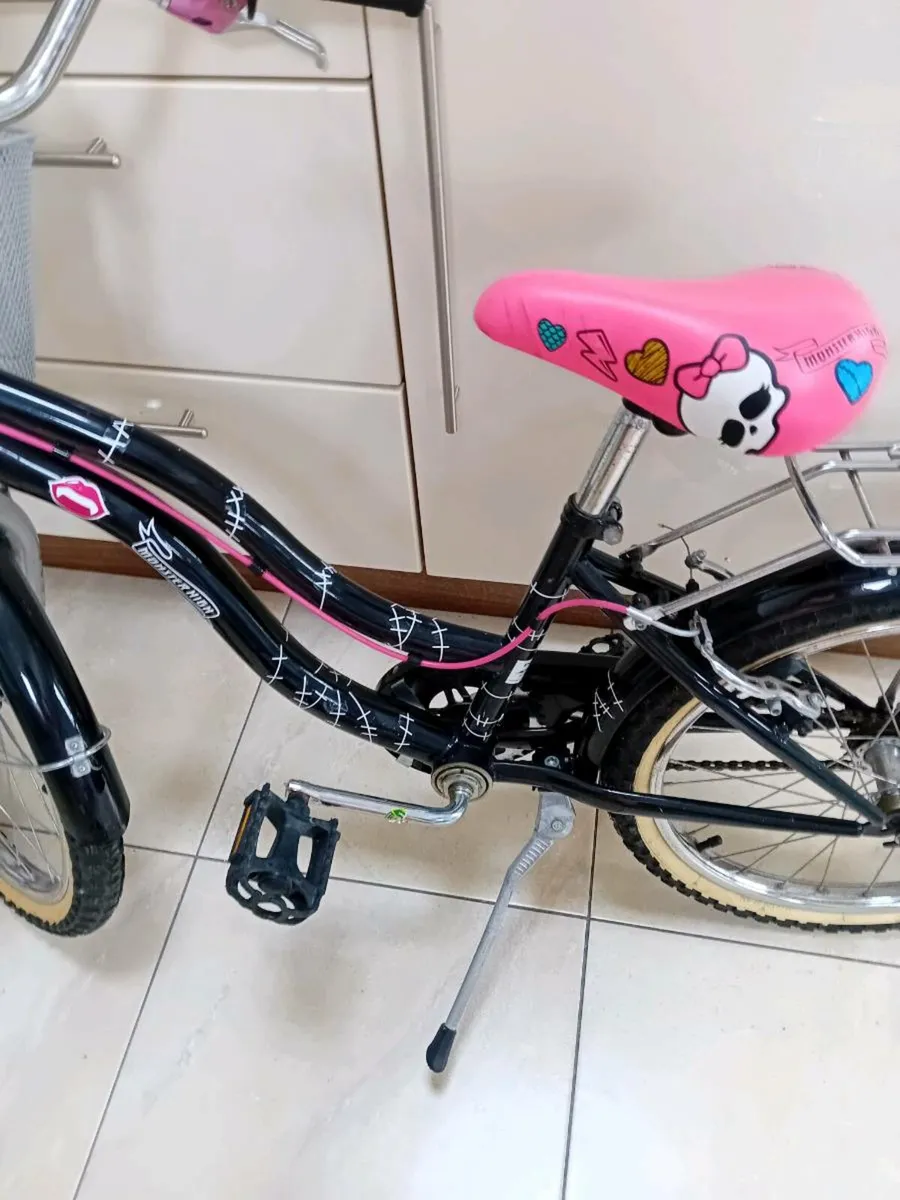 GIRLS BIKE 20 INCH WHEELS AS NEW - Image 2