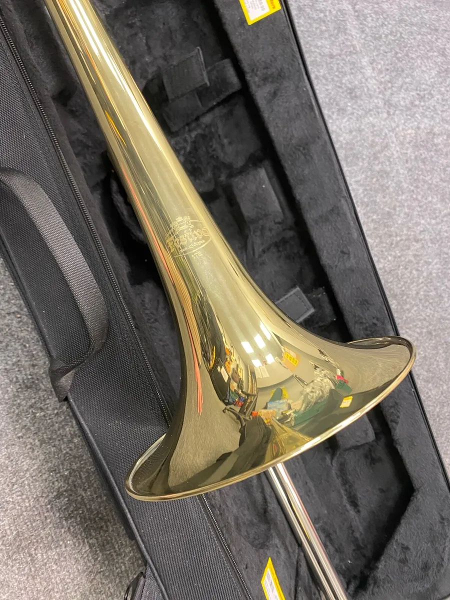 Festivo 1TB Trombone & Case - Image 2