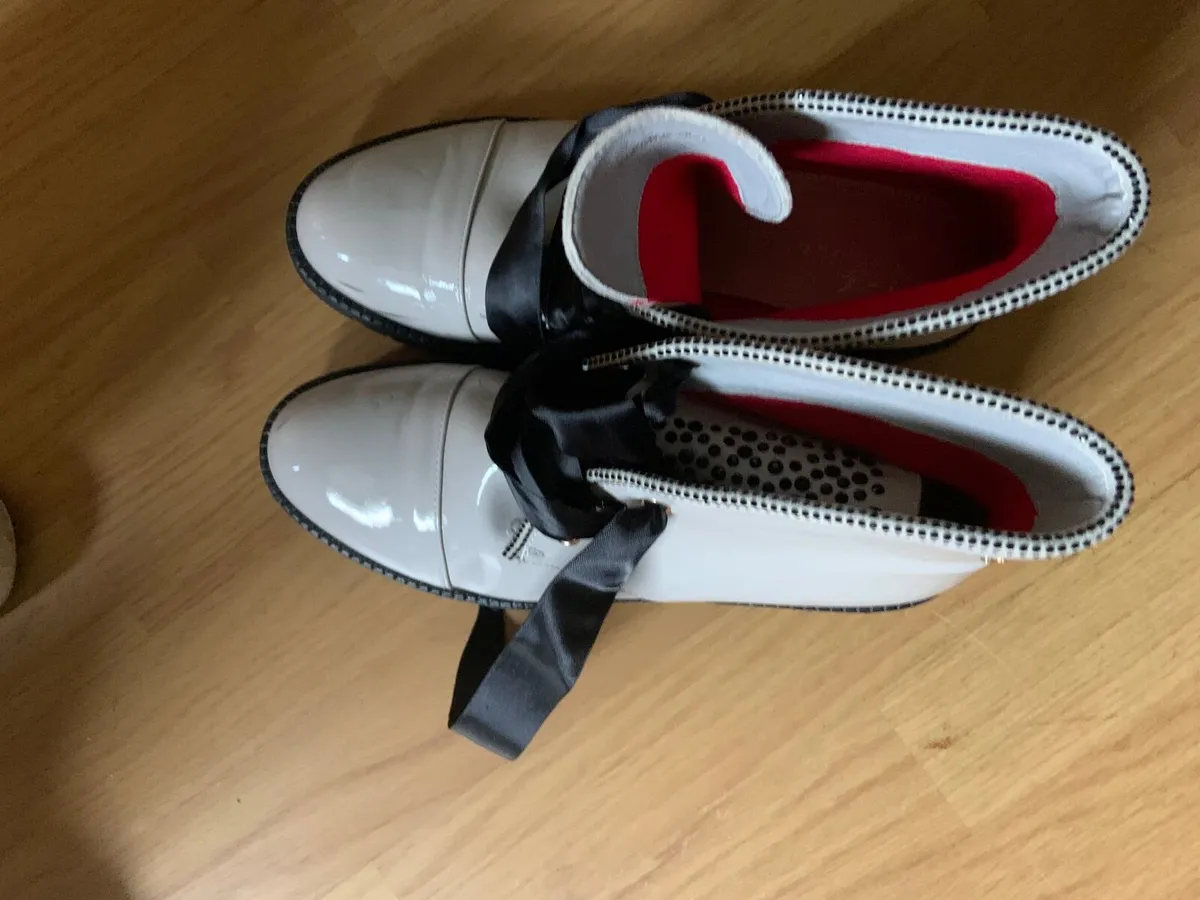 Orla Kiely Bag /beutiful cream boots size 6 - Image 1