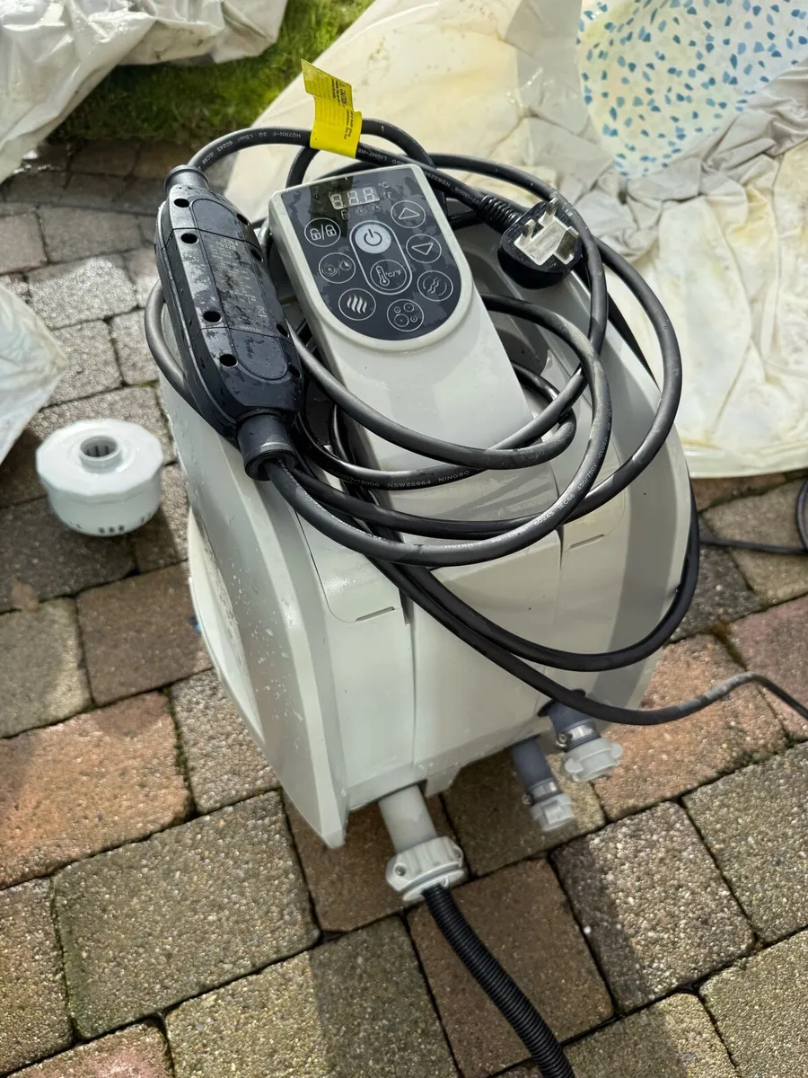 Lay-z spa hot tub (for parts) - Image 1