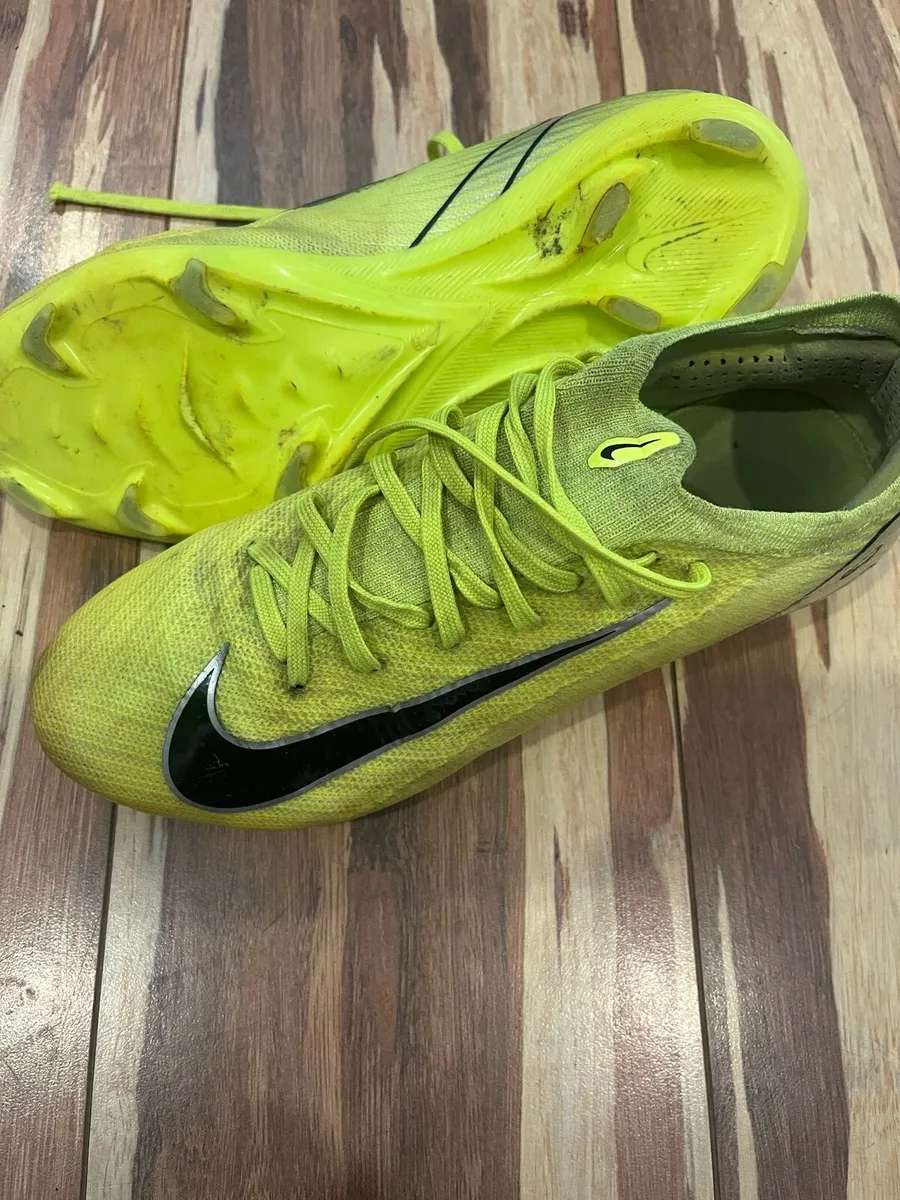 Kids football boots - Image 1