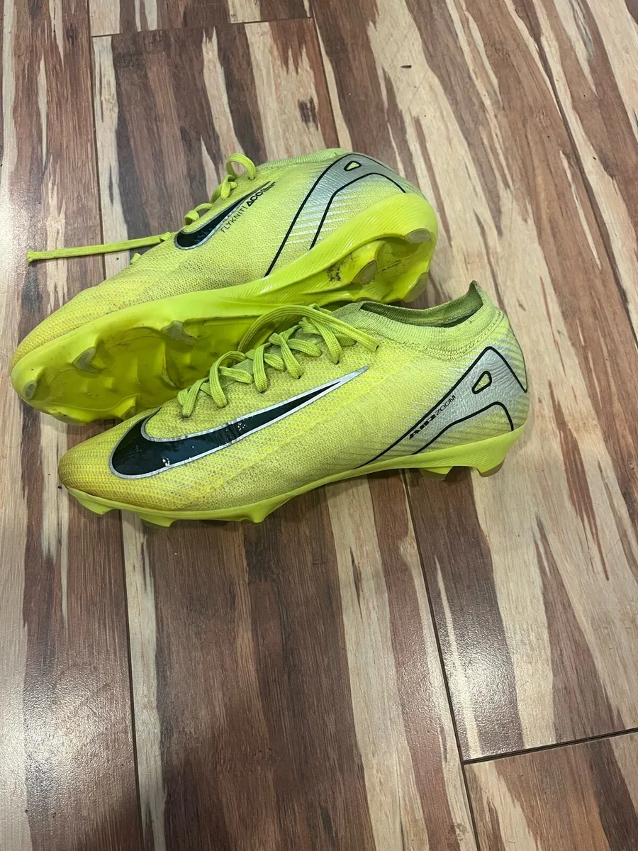 Kids football boots - Image 2