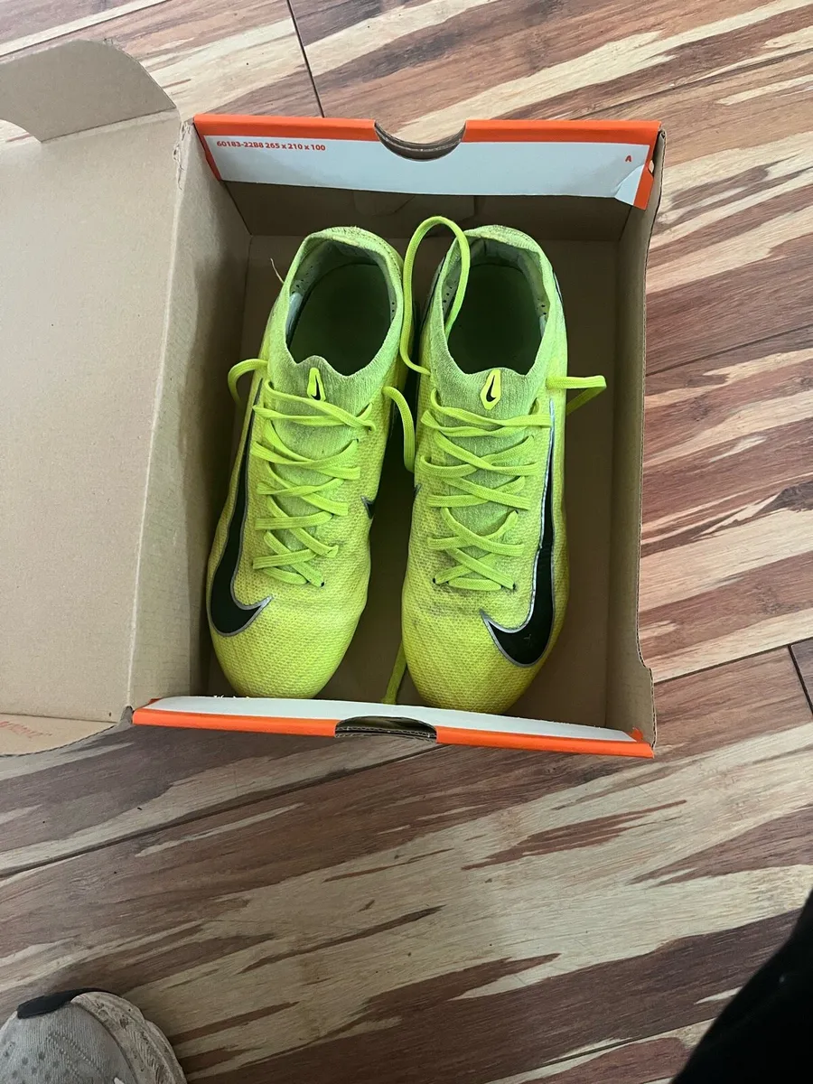 Kids football boots - Image 4