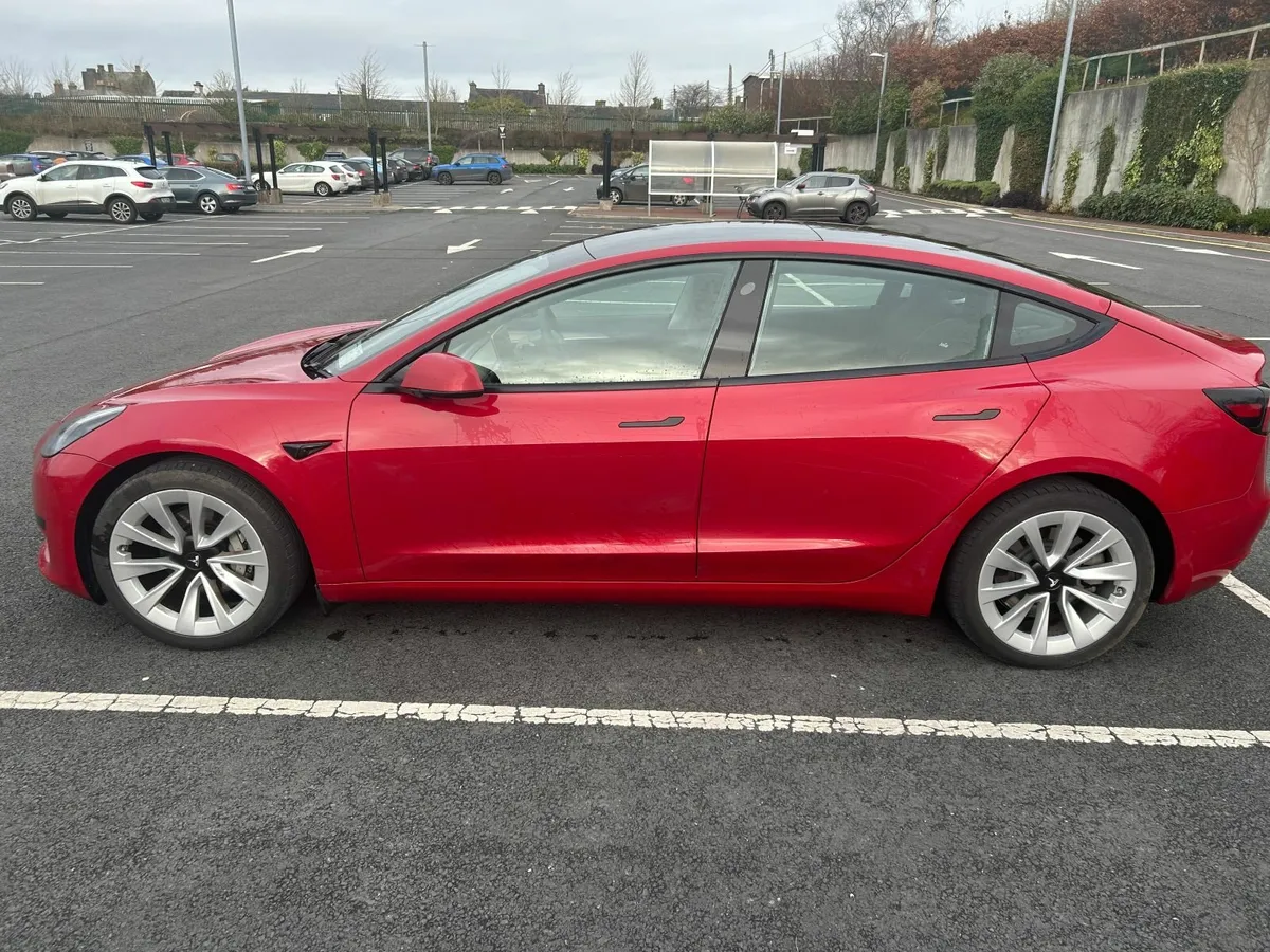 Tesla Model 3 2022 - Image 3