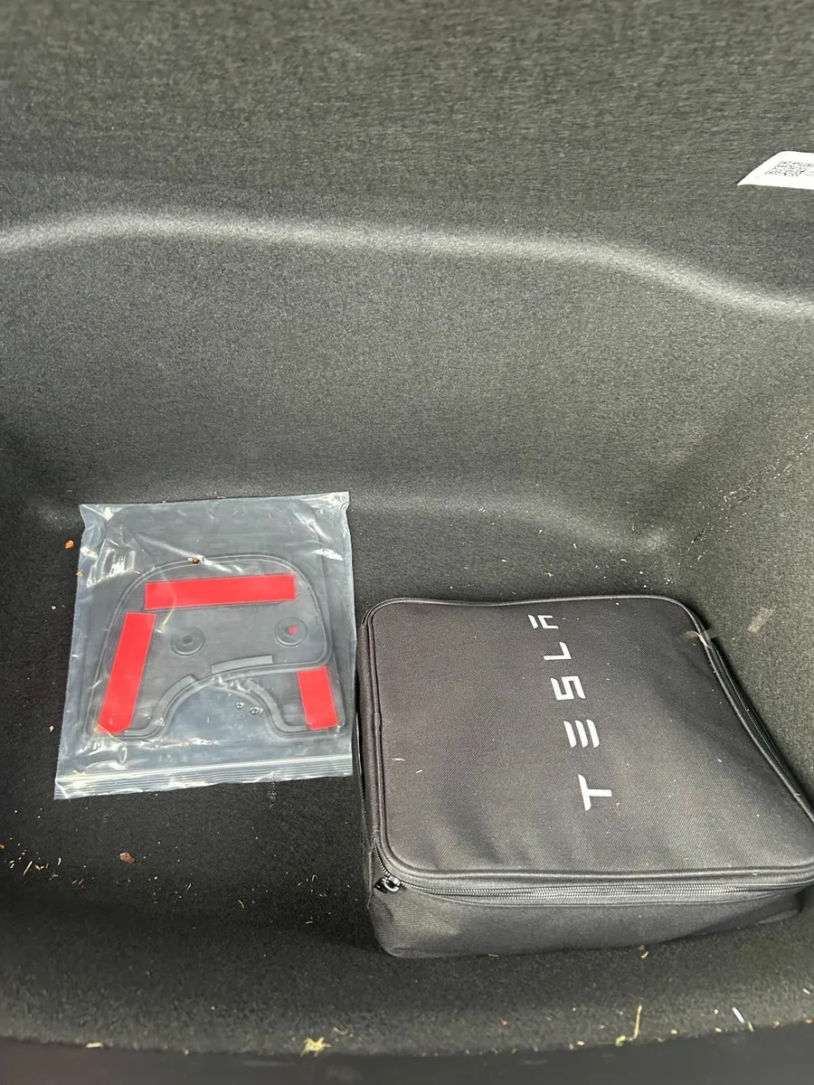 Tesla Model 3 2022 - Image 4