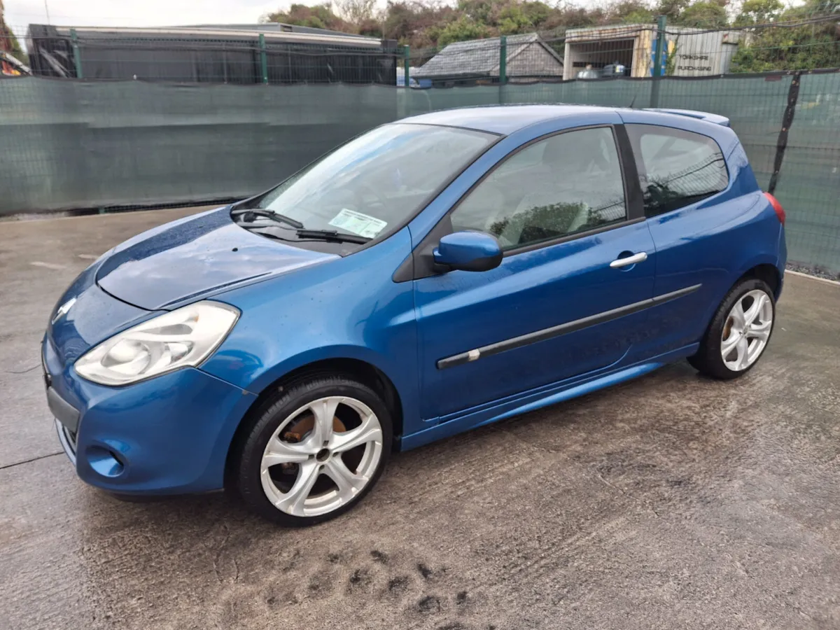 2011 Renault Clio  1.2 Petrol - Image 1