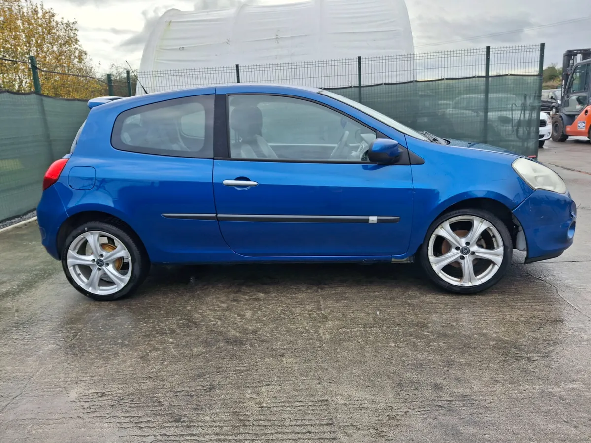 2011 Renault Clio  1.2 Petrol - Image 4