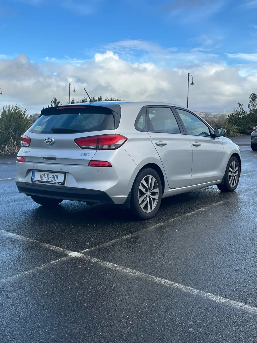 Hyundai i30 Deluxe 1.6L Diesel Automatic - Image 3