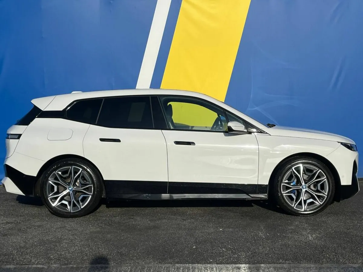 BMW iX XDRIVE40E PREMIUM ** MASSIVE SPEC ** // HAR - Image 2