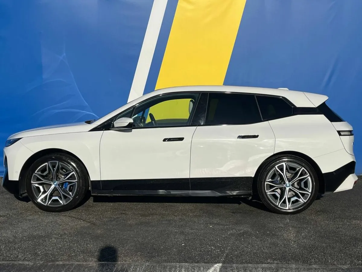 BMW iX XDRIVE40E PREMIUM ** MASSIVE SPEC ** // HAR - Image 3