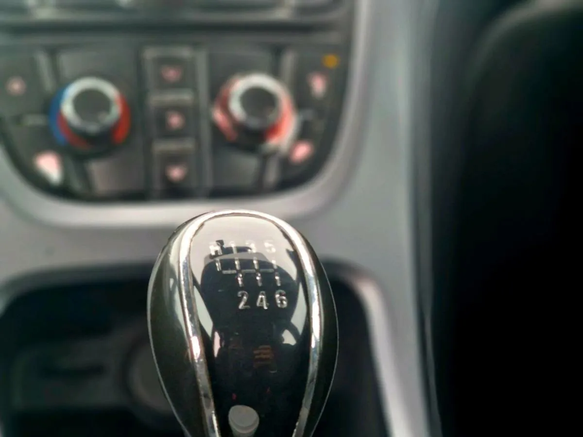 132 OPEL ASTRA SRI SAT-NAV 1.7CRDI *NEW SHAPE* - Image 4