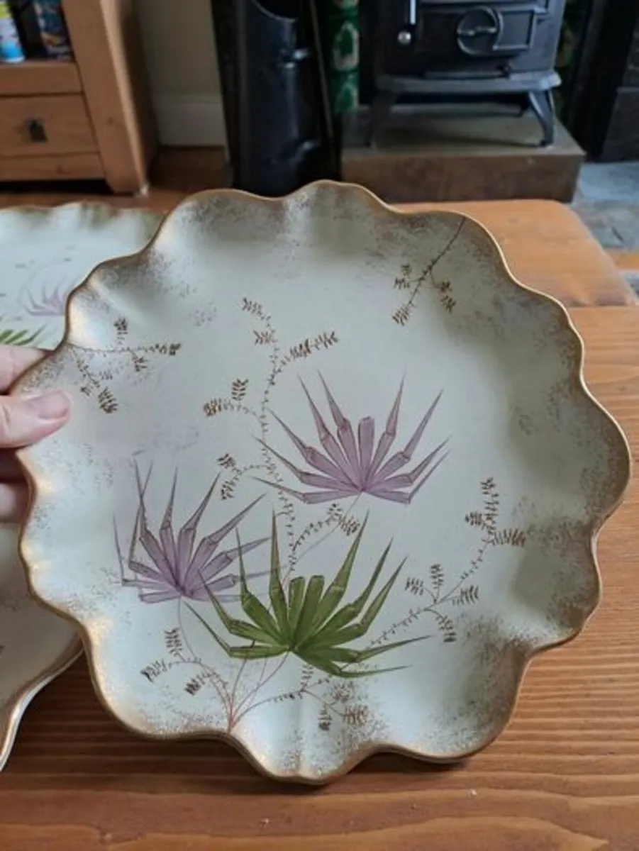 3 decorative serving plates lilac, green and gold - Image 2