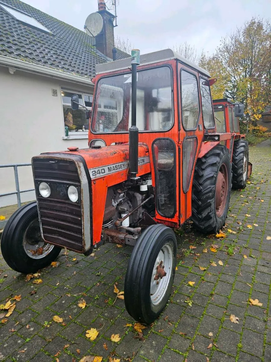 Massey 240 - Image 2