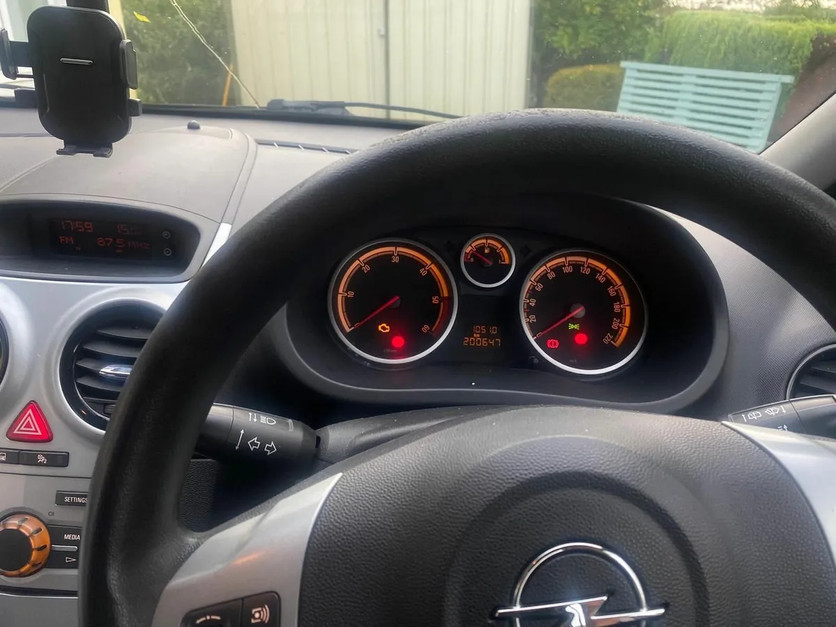 Opel Corsa 2014 - Image 2