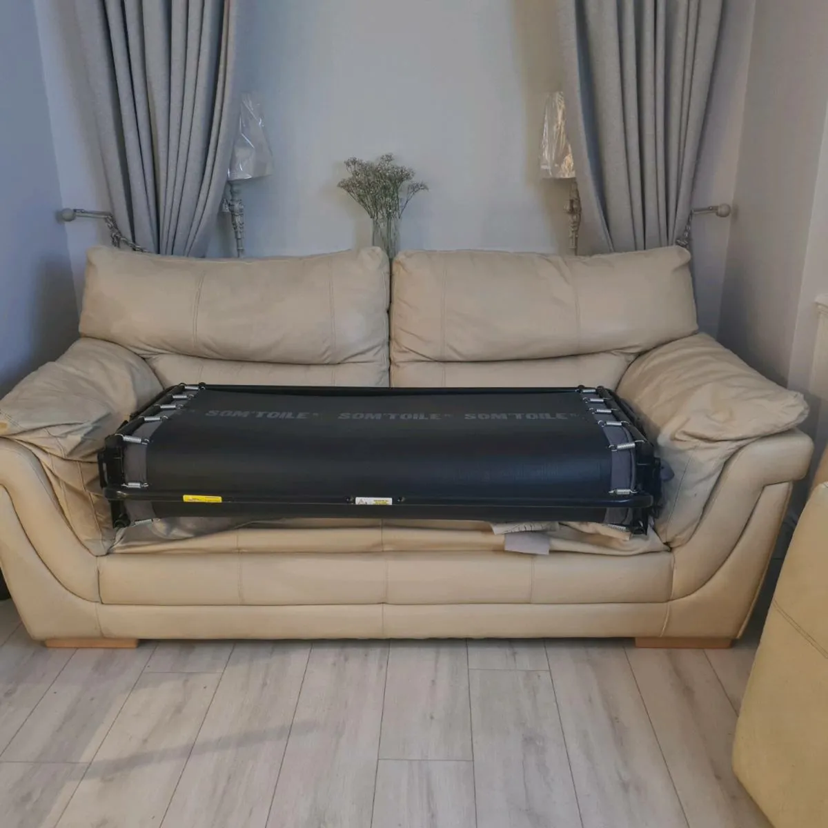 Leather sofa bed - Image 2