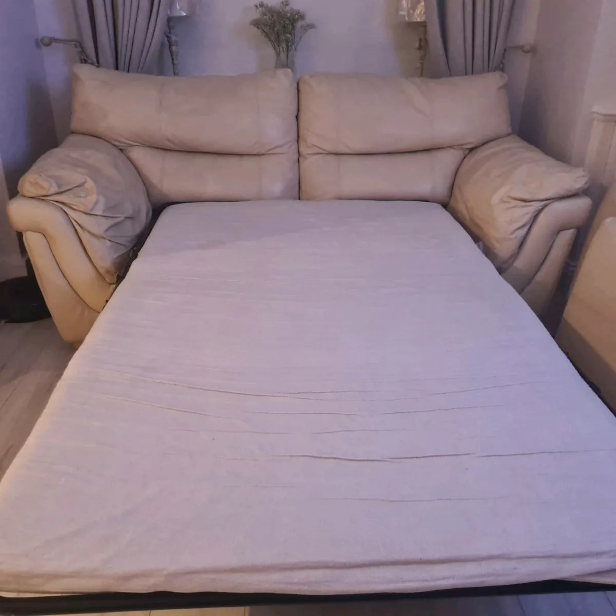 Leather sofa bed - Image 3