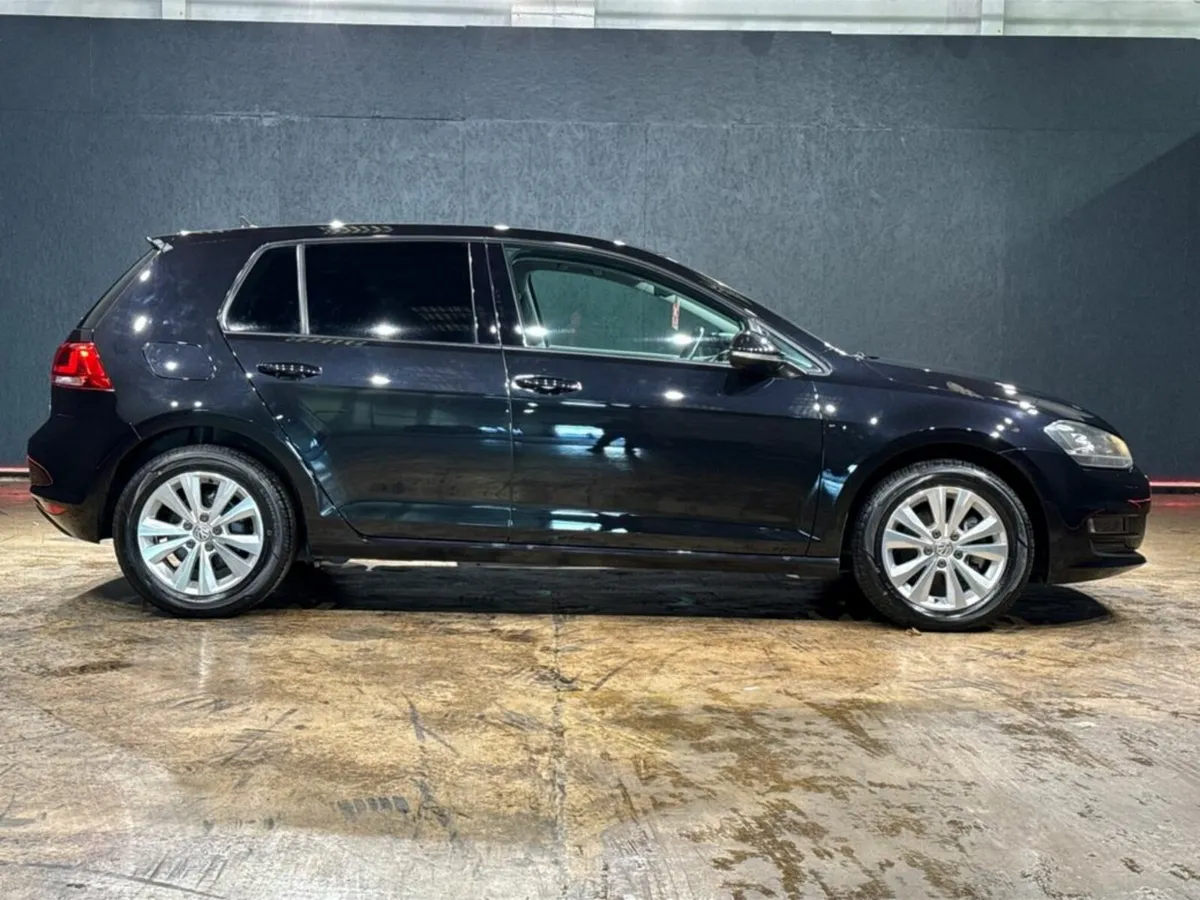 Volkswagen Golf COMFORT LINE - FACTORY ALLOYS - RE - Image 3