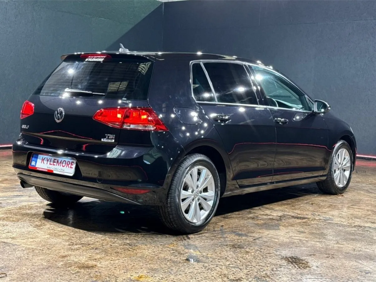 Volkswagen Golf COMFORT LINE - FACTORY ALLOYS - RE - Image 4