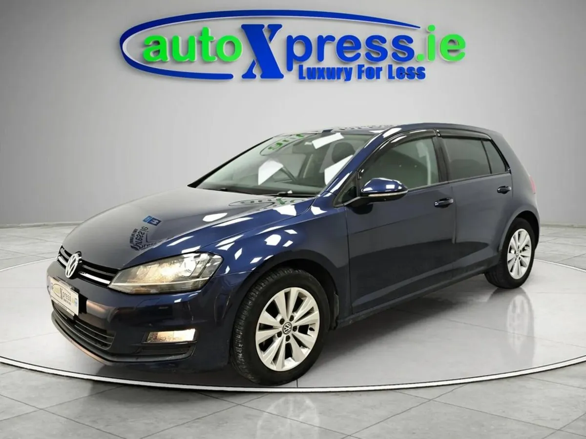 Volkswagen Golf 1.2 TSI Automatic, Reversing camer - Image 3