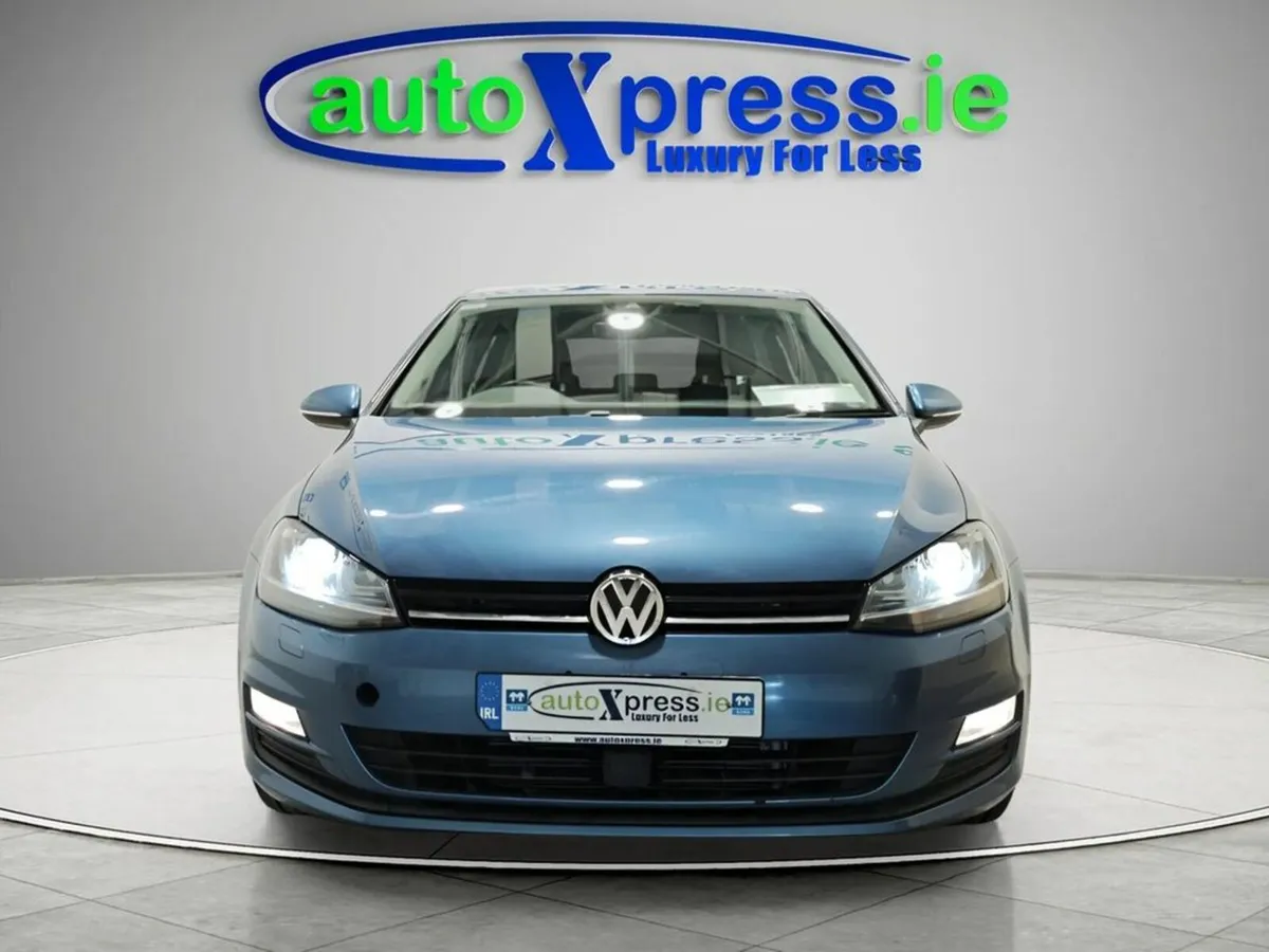 Volkswagen Golf 1.2 TSI Automatic, Reversing camer - Image 3
