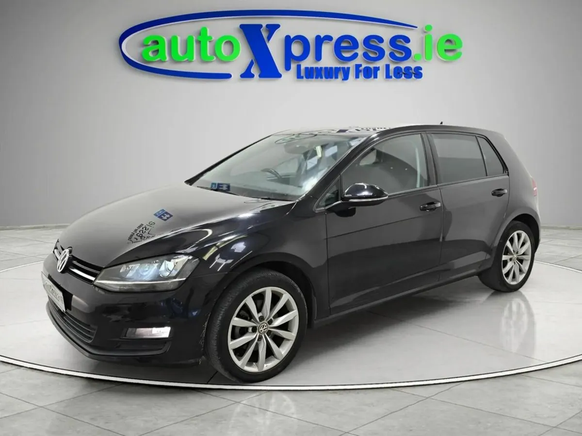 Volkswagen Golf 1.2 TSI Automatic, Reversing camer - Image 3
