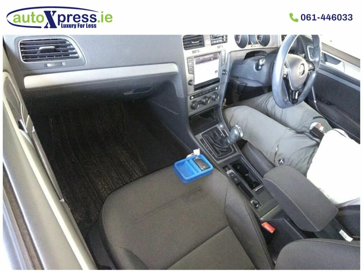 Volkswagen Golf TSI COMFORT LINE BLUEMOTION - Image 2