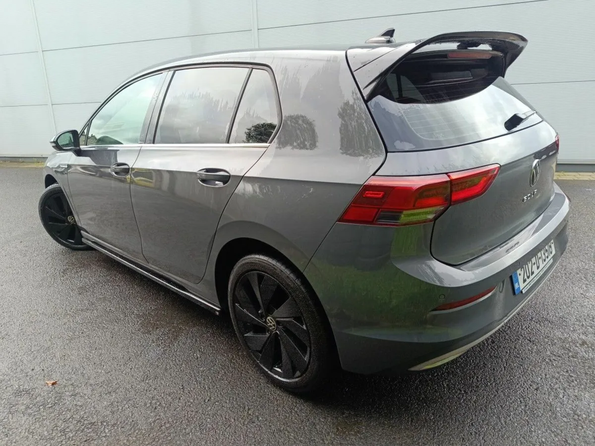 Volkswagen Golf Black Edition 2.0 TDI 115HP Style - Image 3