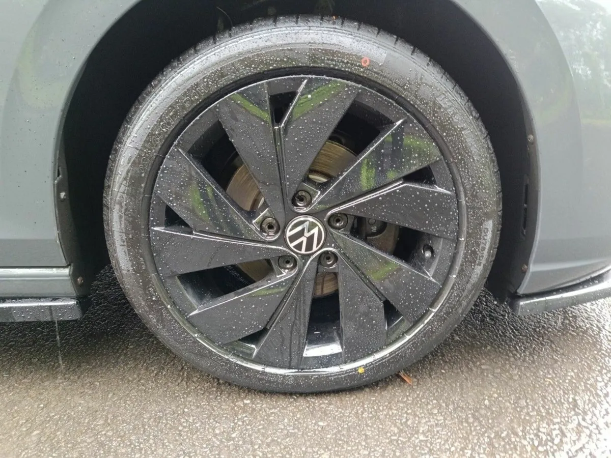 Volkswagen Golf Black Edition 2.0 TDI 115HP Style - Image 4