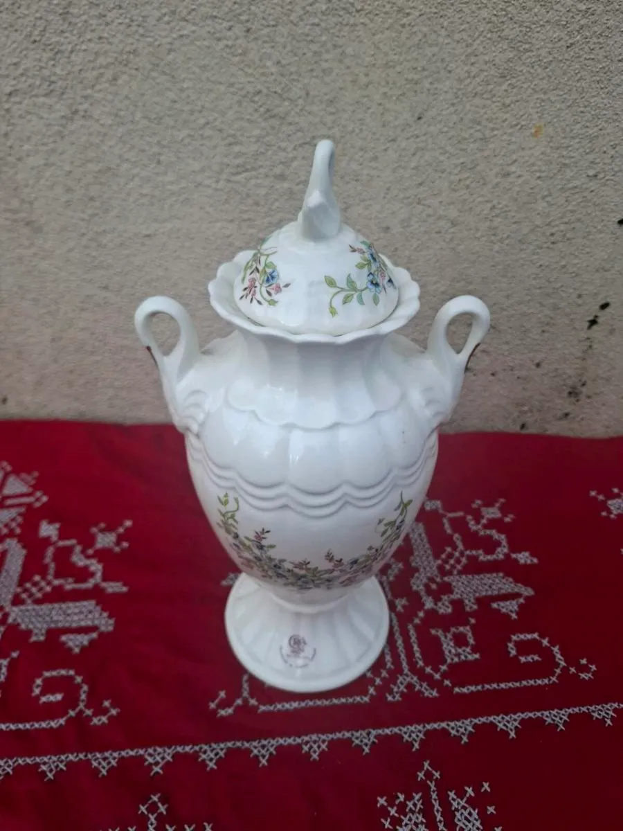 Cre china porcelain vase postage possible - Image 2