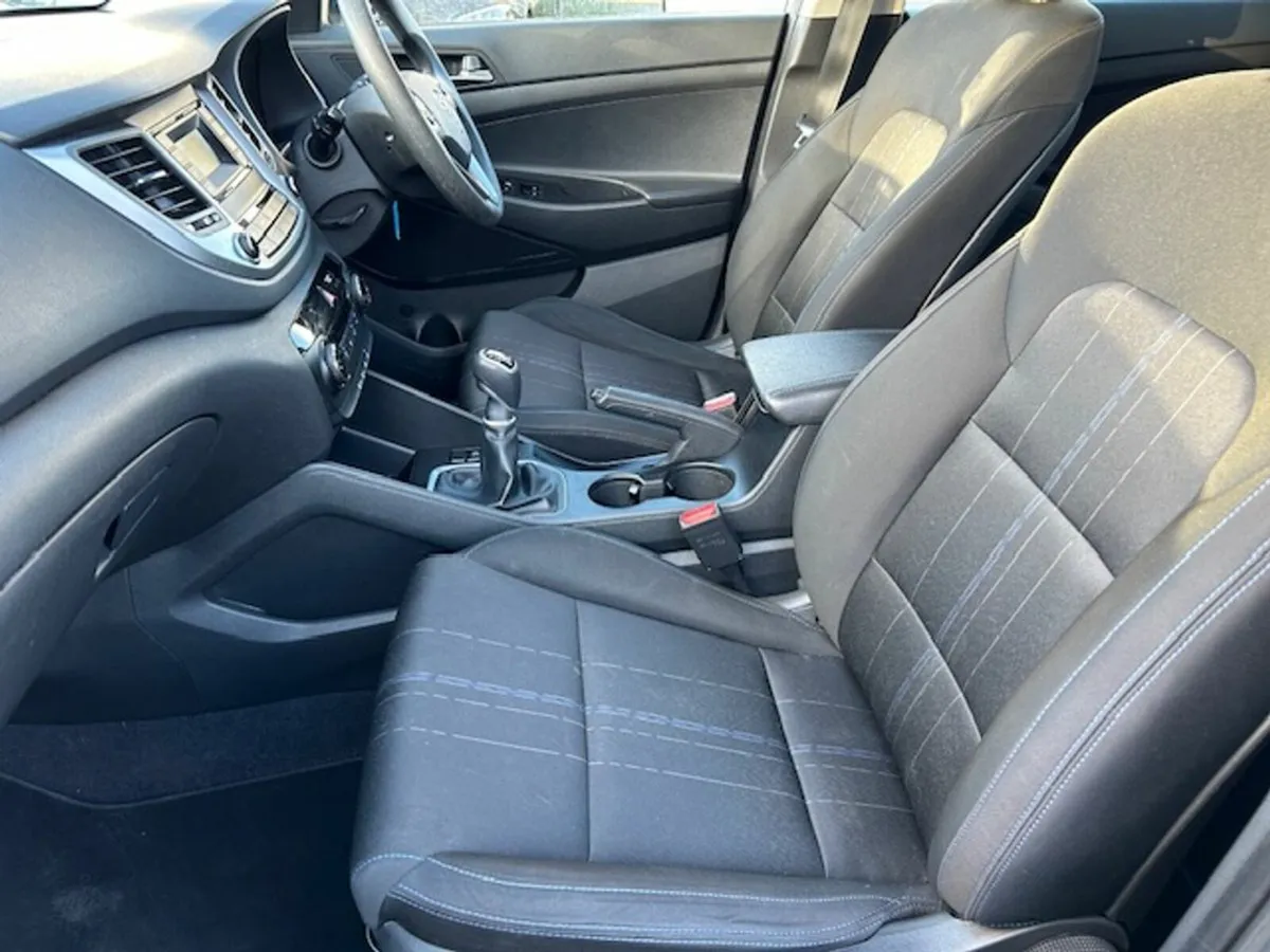 Hyundai Tucson 1.7 CRDi Executive SE 5dr - Image 4