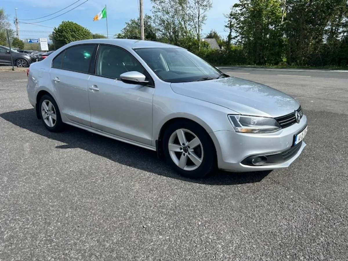 Volkswagen Jetta 1.6 TDI COMFORTLINE 4dr - Image 1
