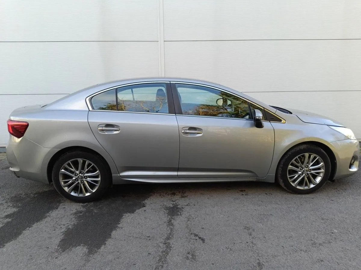 Toyota Avensis 2.0 D-4D (143) Luna Navi - Image 3