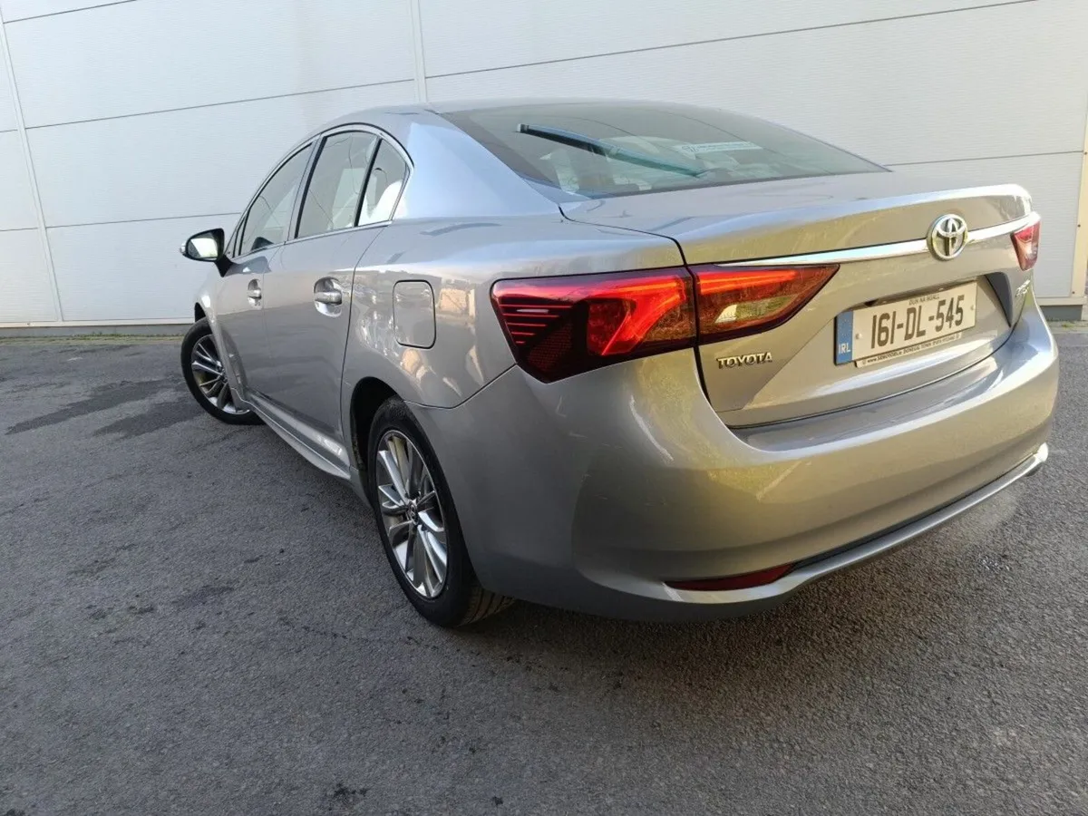 Toyota Avensis 2.0 D-4D (143) Luna Navi - Image 4