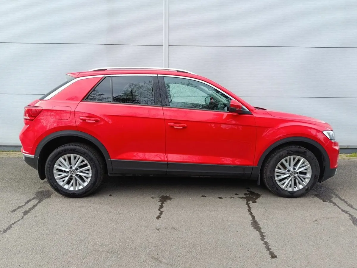 Volkswagen T-Roc 1.6 TDI 115bhp Design Mint - Image 2