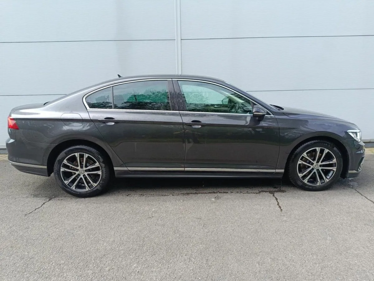 Volkswagen Passat 2.0 TDI 150HP R Line - Image 2