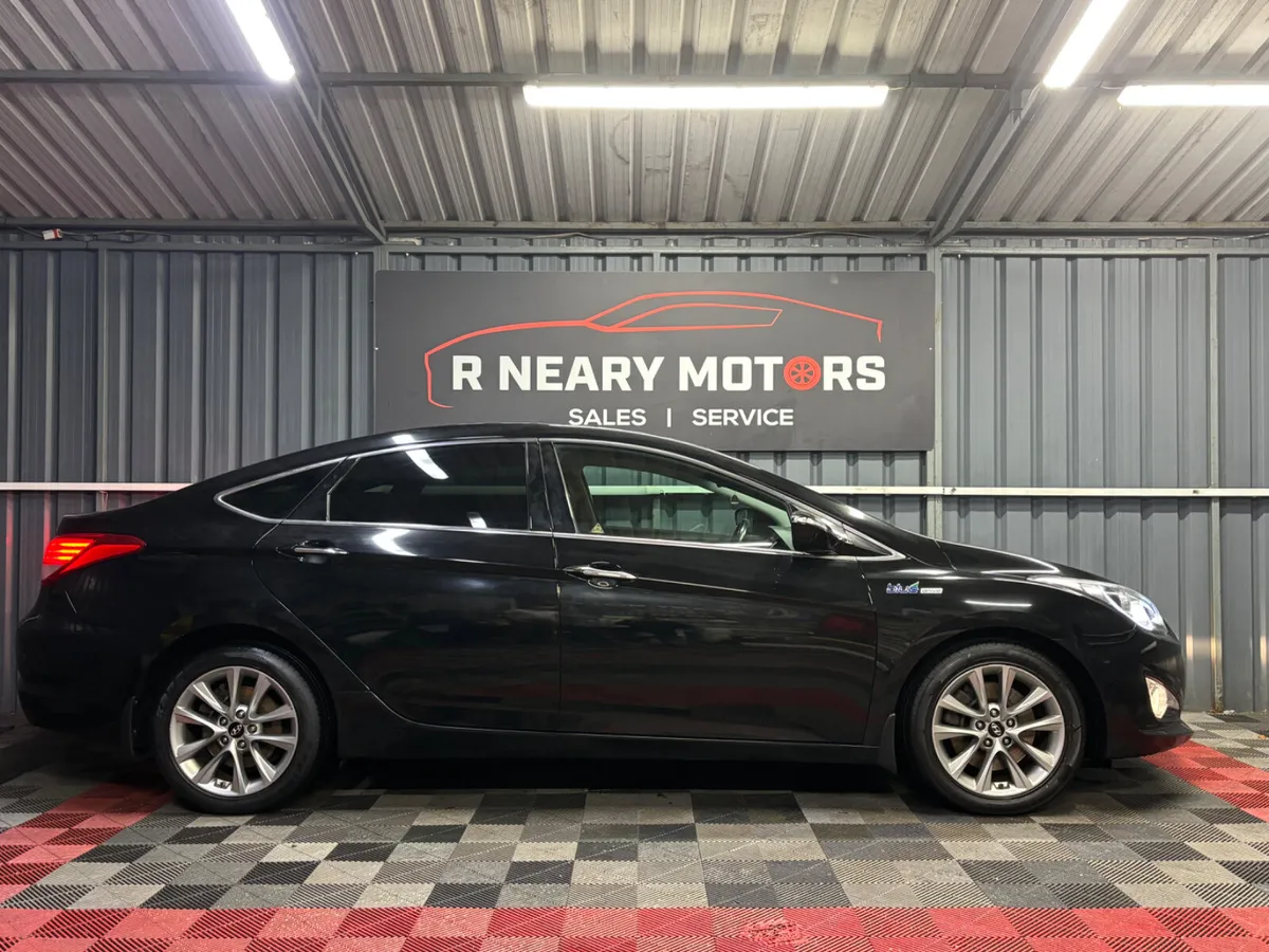 2015 Hyundai i40 Executive Model Manual Low KMS - Image 4