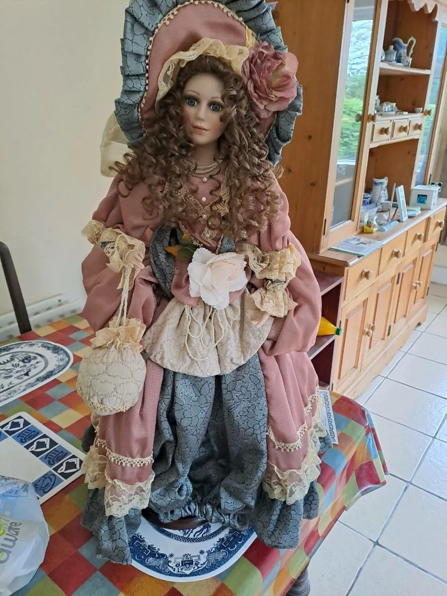 Porcelain doll - Image 1