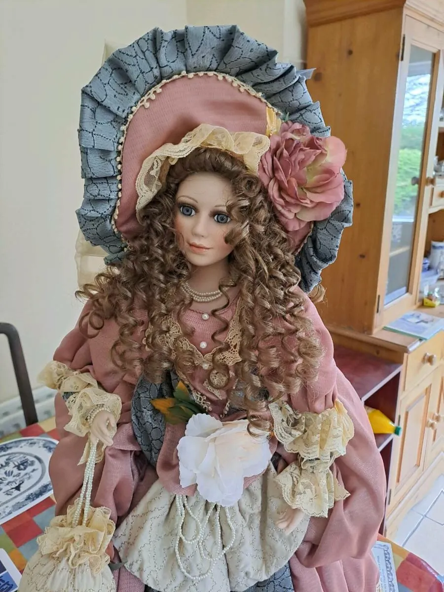 Porcelain doll - Image 2