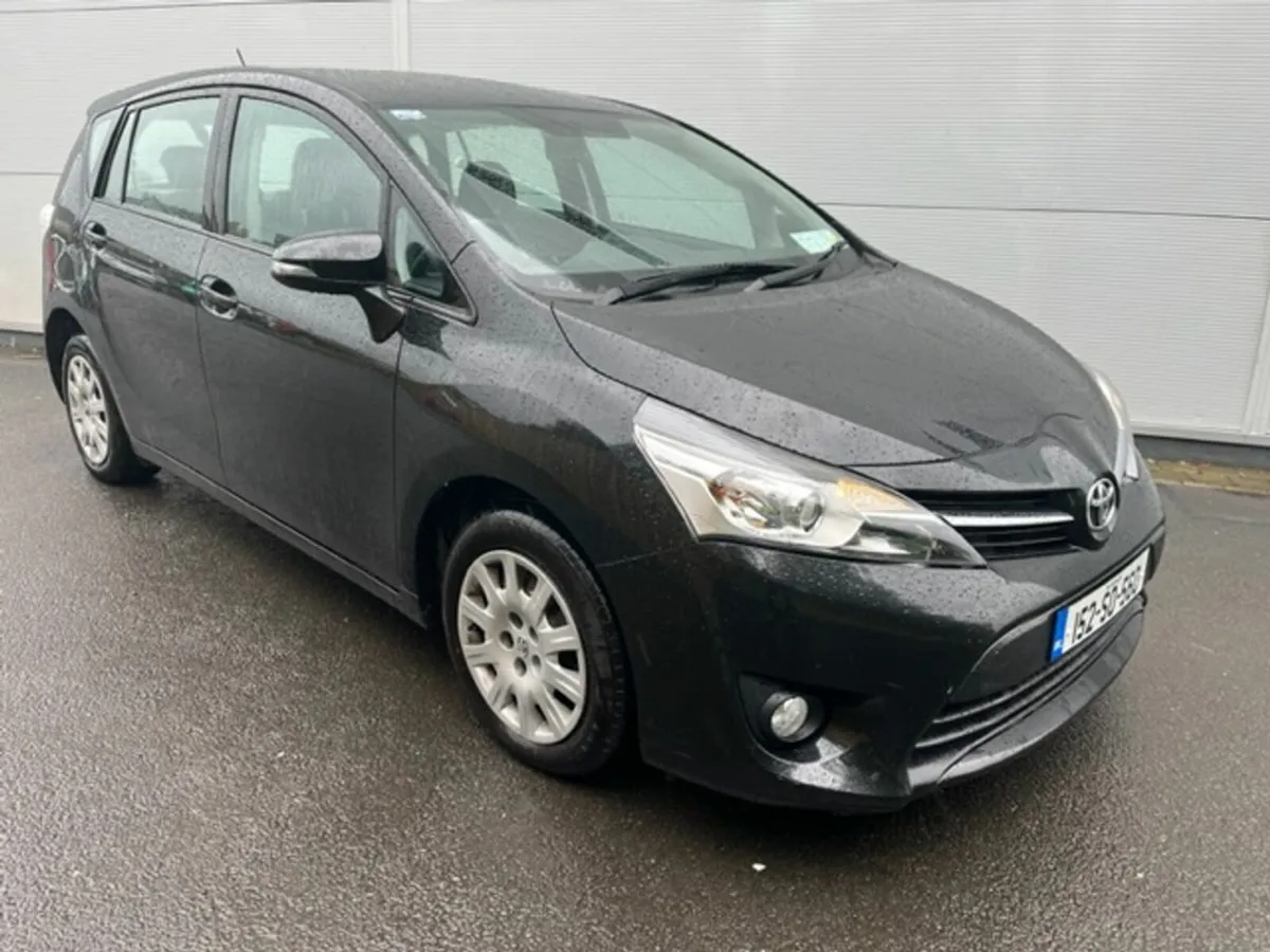 Toyota Verso 1.6 D-4D 112bhp Aura (7 seater) - Image 1