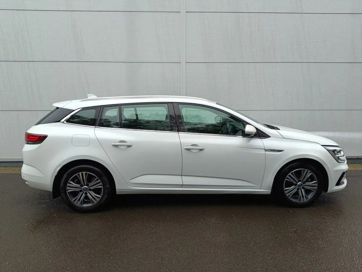 Renault Megane E-TECH PHEV 160 Auto Iconic ST Plug - Image 2