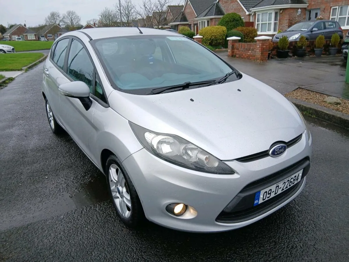 FORD FIESTA 1.2 PETROL SPOTLESS CAR - Image 3