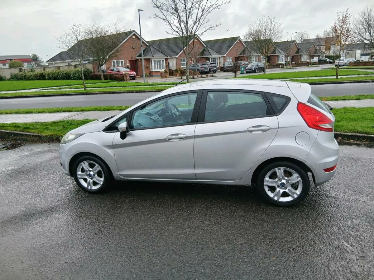 FORD FIESTA 1.2 PETROL SPOTLESS CAR - Image 4