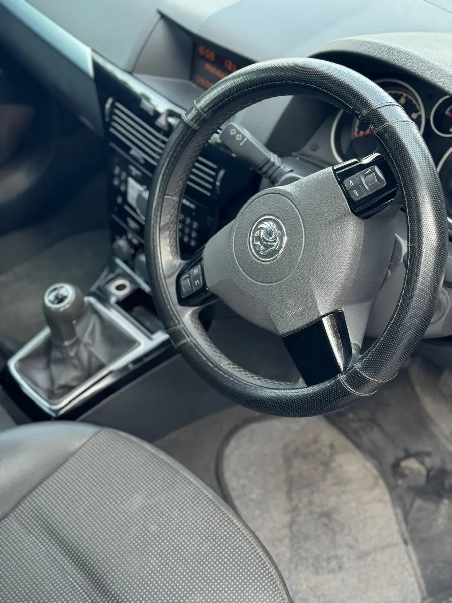 Vauxhall Astra 2008 - Image 2